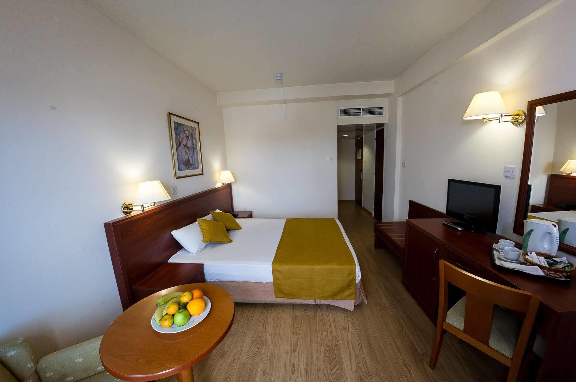 Kapetanios Limassol Hotel Luaran gambar